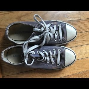 navy blue converse size 7